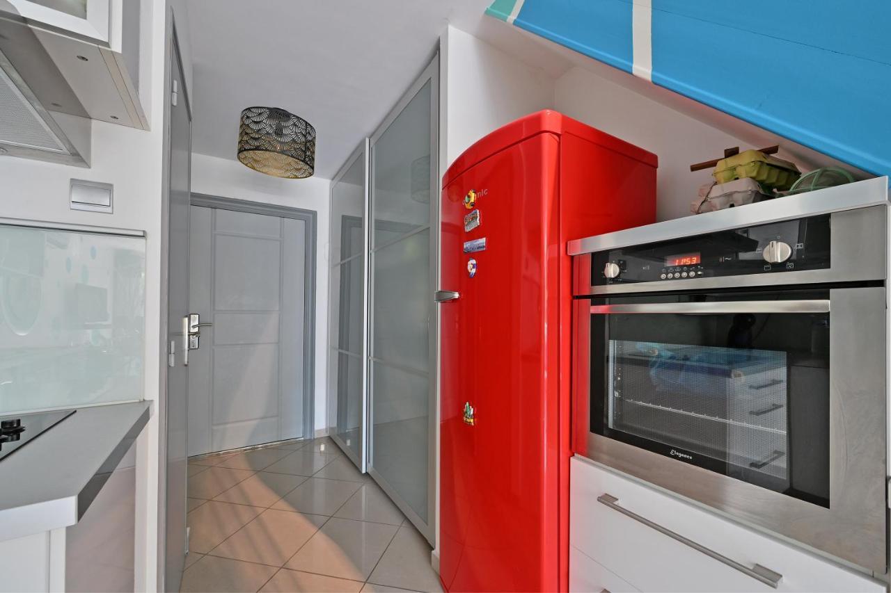 T3 De 45 M2 Avec Terrasse - Entierement Climatise - 2 - 400m De La - Avec Piscine *